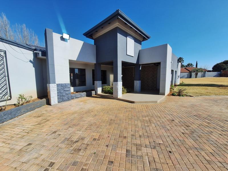 4 Bedroom Property for Sale in Flamwood North West